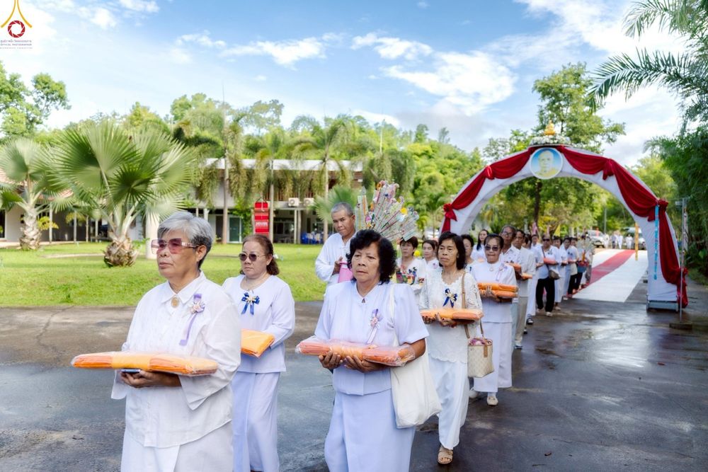 ภาพ No.256964:วันพฤหัสบดีที่ ๑๖ ตุลาคม พ.ศ. ๒๕๖๘ พิธีทอดกฐินสามัคคีเพื่อรองรับประดิษฐานองค์เจดีย์ ณ ศูนย์ปฏิบัติธรรมเถินเทิดธรรม อ.เถิน จ.ลำปาง