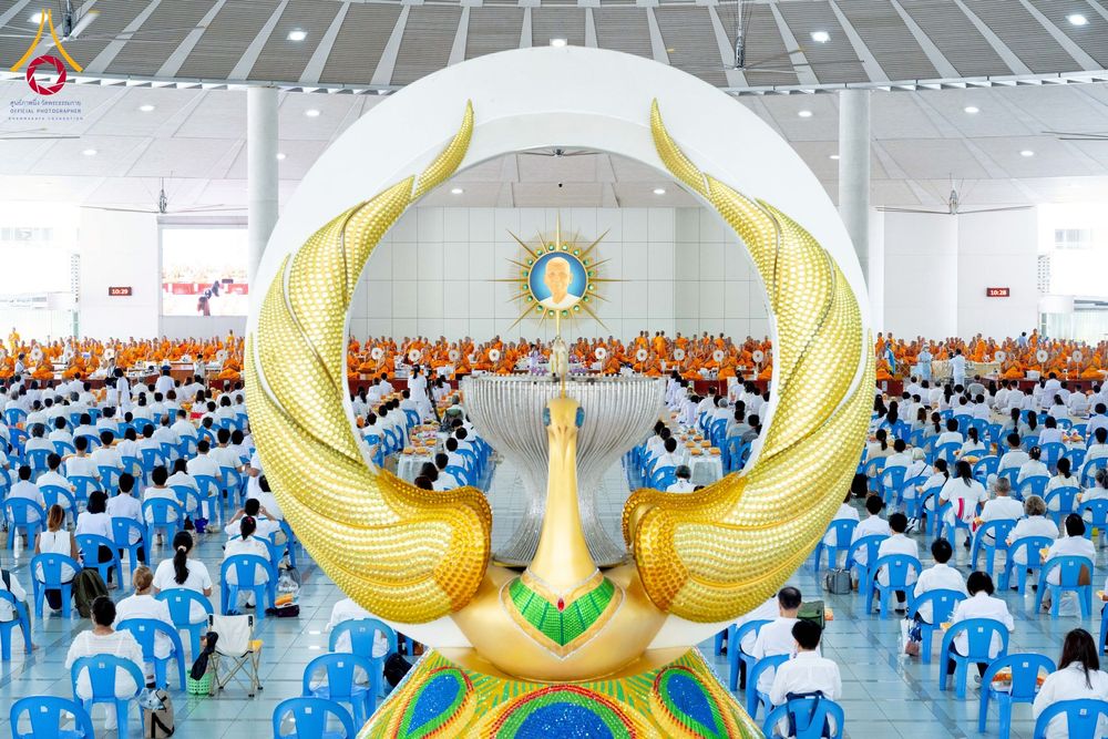 ภาพ No.245085:วันพุธที่ 10 กันยายน พ.ศ. 2568 พิธีถวายภัตตาหารเมนูสวรรค์ เนื่องในวันครบ 25 ปี วันละสังขารคุณยายอาจารย์มหารัตนอุบาสิกาจันทร์ ขนนกยูง ณ หอฉันคุณยายอาจารย์ฯ วัดพระธรรมกาย