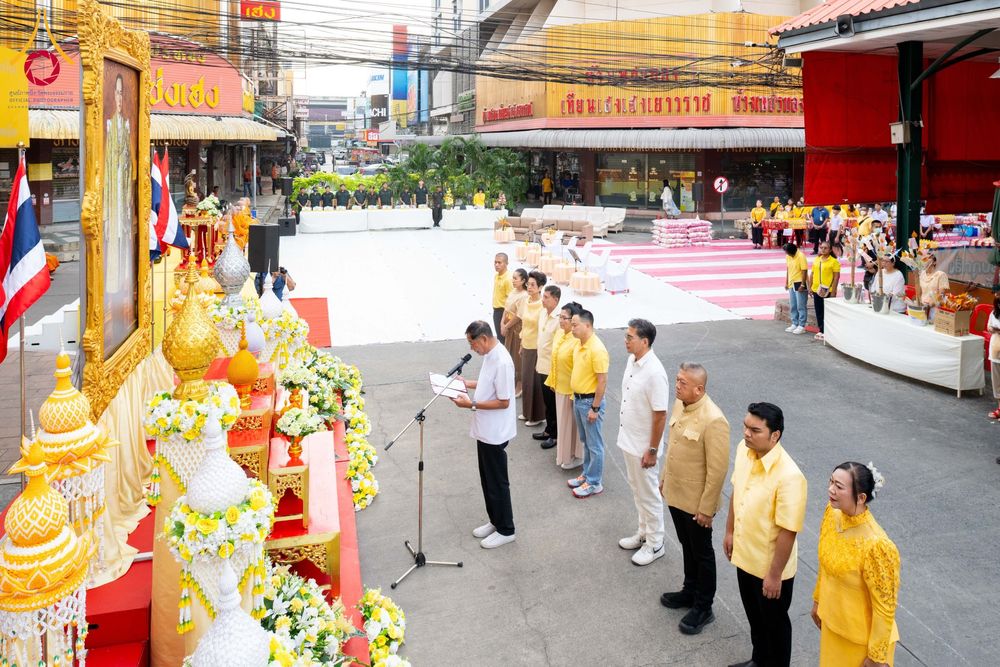 ภาพ No.180258:พิธีทำบุญตักบาตร ข้าวสารอาหารแห้ง แด่คณะสงฆ์ 99 รูป เนื่องในวันพ่อแห่งชาติ ปีที่ 50 ณ ศูนย์การค้าตลาดรังสิต ซ.รังสิต-ปทุมธานี 5 วันที่ 5 ธันวาคม พ.ศ. 2567