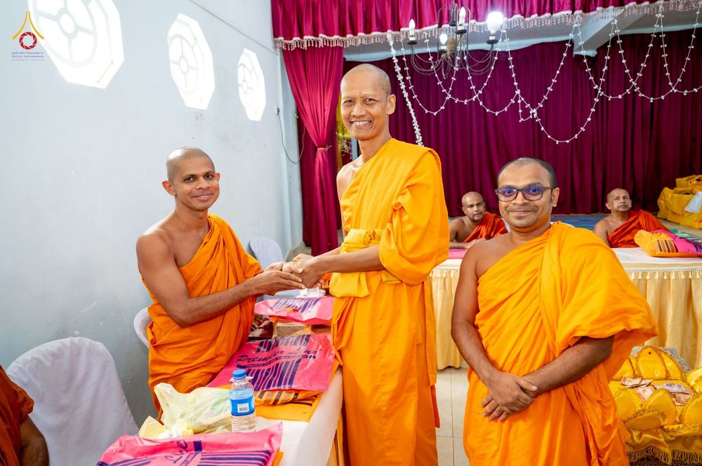 ภาพ No.266616:วันที่ 25 ตุลาคม พ.ศ. 2568 พิธีทอดกฐินสมทบ วัดกัลยาณมิตรต่างประเทศ  บูชาธรรม 81 ปี หลวงพ่อธัมมชโย ณ วัดธรรมวัฒนา รามายา  เมืองมาตะเล ประเทศศรีลังกา 