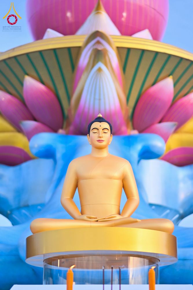 ภาพ No.250418:วันอังคารที่ 7 ตุลาคม พ.ศ. 2568 พิธีจุดประทีปบูชาพระรัตนตรัย ณ ลานธรรมปทุมรัตน์ธรรมเจดีย์ พุทธอุทยานนานาชาติ อ.โพนพิสัย จ.หนองคาย