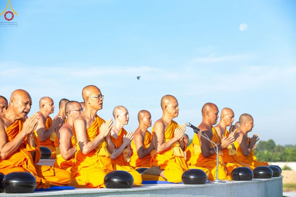 ภาพ No.211886:วันจันทร์ที่ 17 มีนาคม พ.ศ. 2568 พิธีตักบาตรพระกว่า 300 รูป ฉลองพิธีประดิษฐานพระบรมสารีริกธาตุ ณ ปทุมเจดีย์ เจดีย์พระพุทธเจ้า 5 พระองค์ ศูนย์อบรมเยาวชนปัตตานี บ้านโคกดีปลี ตำบลตุยง อำเภอหนองจิก จังหวัดปัตตานี