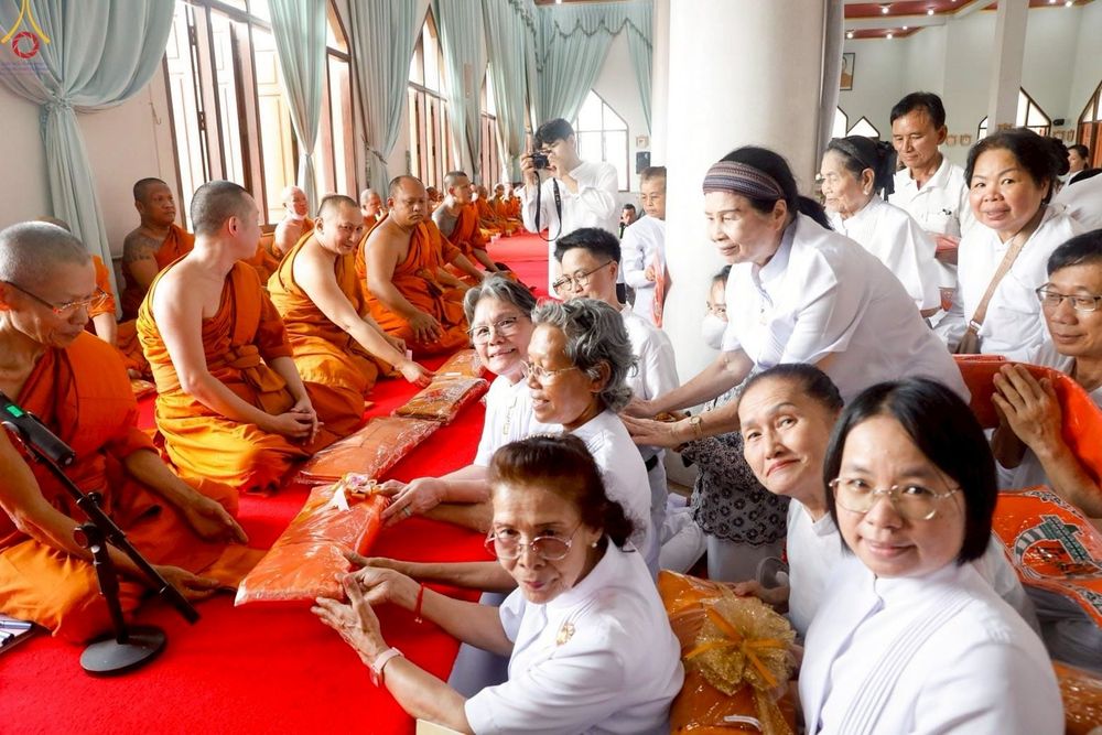 ภาพ No.258790:วันที่ 18 ตุลาคม พ.ศ. 2568 พิธีทอดกฐินสามัคคีทั่วไทย 30,000 วัด โดยคณะศิษยานุศิษย์ บูชาธรรม 81 ปี หลวงพ่อธัมมชโย ณ วัดคลองเตยนอก เขตคลองเตย กรุงเทพฯ