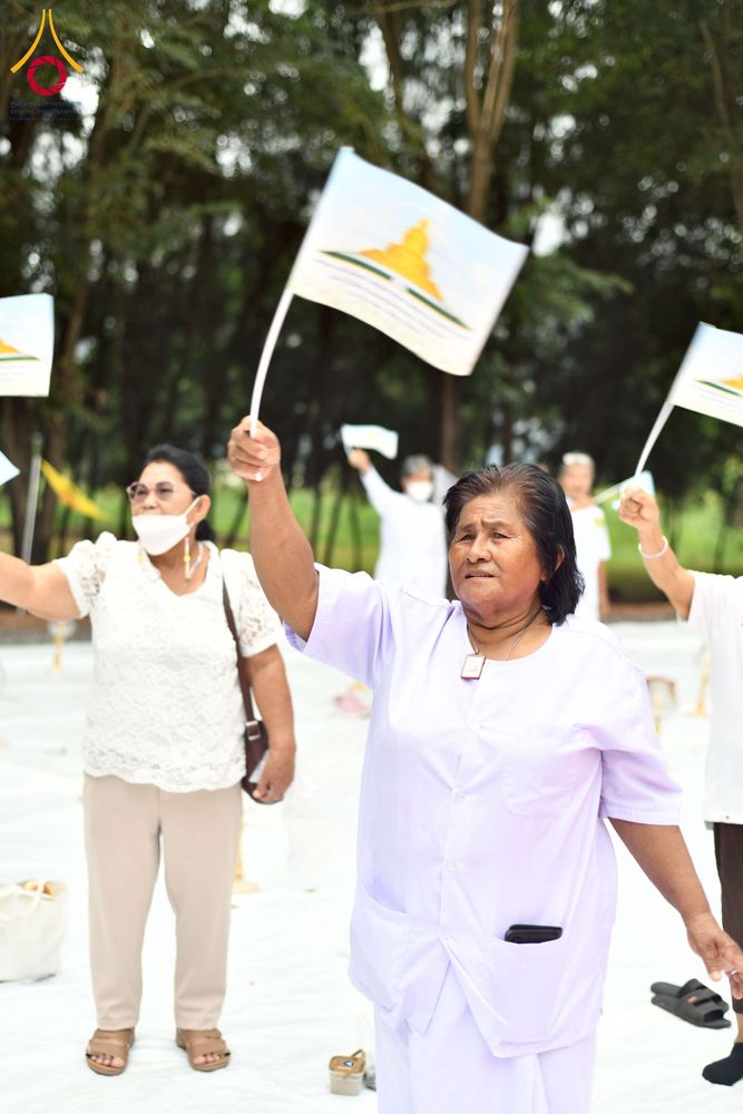 ภาพ No.261854:วันที่ 14 ตุลาคม พ.ศ. 2568 พิธีกลั่นแผ่นดิน โปรยทรายตอกเสาเข็มมหามงคลต้นแรก  สร้างองค์พระเจดีย์และจุดประทีปถวายเป็นพุทธบูชา ณ ศูนย์ปฏิบัติธรรมชัยนาท ต.ธรรมามูล อ.ชัยนาท จ.ชัยนาท