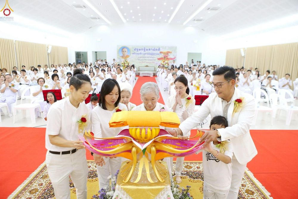 ภาพ No.258580:วันที่ 19 ตุลาคม พ.ศ. 2568 พิธีทอดกฐินสามัคคีทั่วไทย 30,000 วัด โดยคณะศิษยานุศิษย์ บูชาธรรม 81 ปี หลวงพ่อธัมมชโย ณ ศูนย์ปฎิบัติธรรมน้ำใสใจสว่าง  เขตบางกอกน้อย กรุงเทพมหานคร