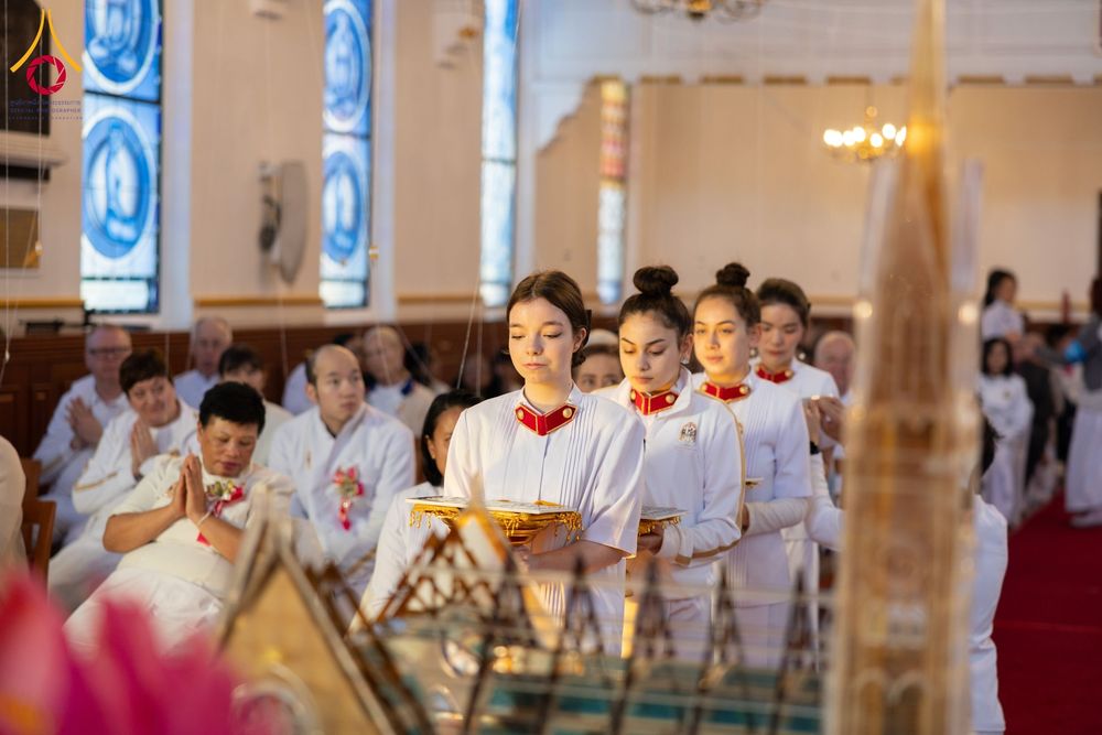 ภาพ No.173077:พิธีกฐินปุญญรังสีเศรษฐี ณ วัดพระธรรมกายนิวคาสเซิล สหราชอาณาจักร วันอาทิตย์ที่ 27 ตุลาคม พ.ศ. 2567