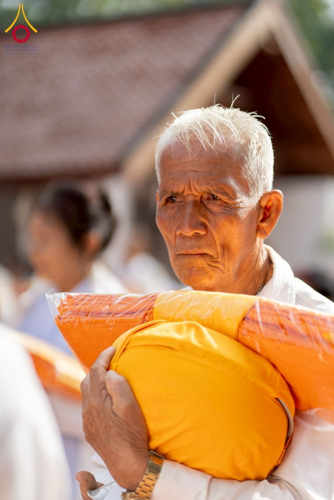 ภาพ No.275831:วันพุธที่ 3 ธันวาคม พ.ศ. 2568 พิธีบรรพชาอุปสมบท โครงการอุปสมบทบูชาธรรมมหาปูชนียาจารย์ ศูนย์อบรม : ศูนย์ส่งเสริมศีลธรรม จ.พะเยา ณ โบราณสถานพระธาตุจอมทอง และ โบสถ์กลางน้ำ วัดพระธาตุศรีโคมคำ อำเภอเมือง จังหวัดพะเยา