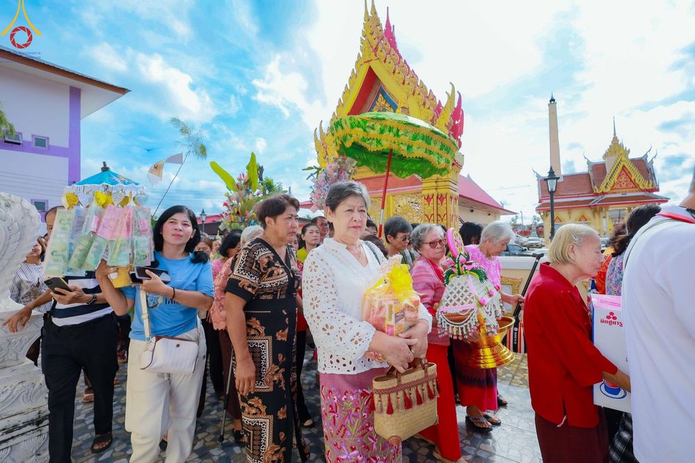 ภาพ No.166152:พิธีทอดกฐิน ณ วัดโพธิ์เลื่อน อ.เมือง จ.ปทุมธานี ในโครงการกฐินสามัคคีทั่วไทย 30,000 วัด บูชาธรรม 80 ปี หลวงพ่อธัมมชโย โดยคณะศิษยานุศิษย์วัดพระธรรมกาย วันที่ 20 ตุลาคม พ.ศ. 2567