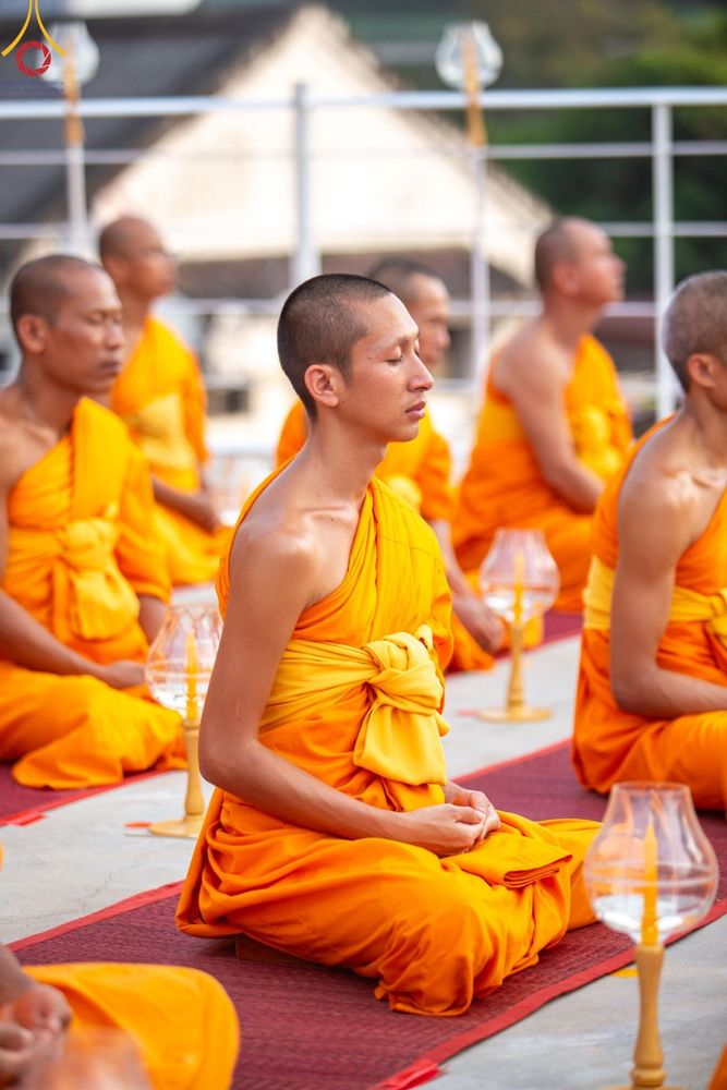 ภาพ No.201540:พิธีจุดประทีปถวายเป็นพุทธบูชา และบูชาธรรมมหาปูชนียาจารย์ ณ อาคารธรรมยาตรา กตัญญูบูชามหาปูชนียาจารย์ ตรงข้ามวัดปากน้ำภาษีเจริญ จ.กรุงเทพมหานคร ในโครงการธรรมยาตรา กตัญญูบูชา มหาปูชนียาจารย์ พระมงคลเทพมุนี(สด จนฺทสโร) พระผู้ปราบมาร อนุสรณ์สถาน 7 แห่ง
