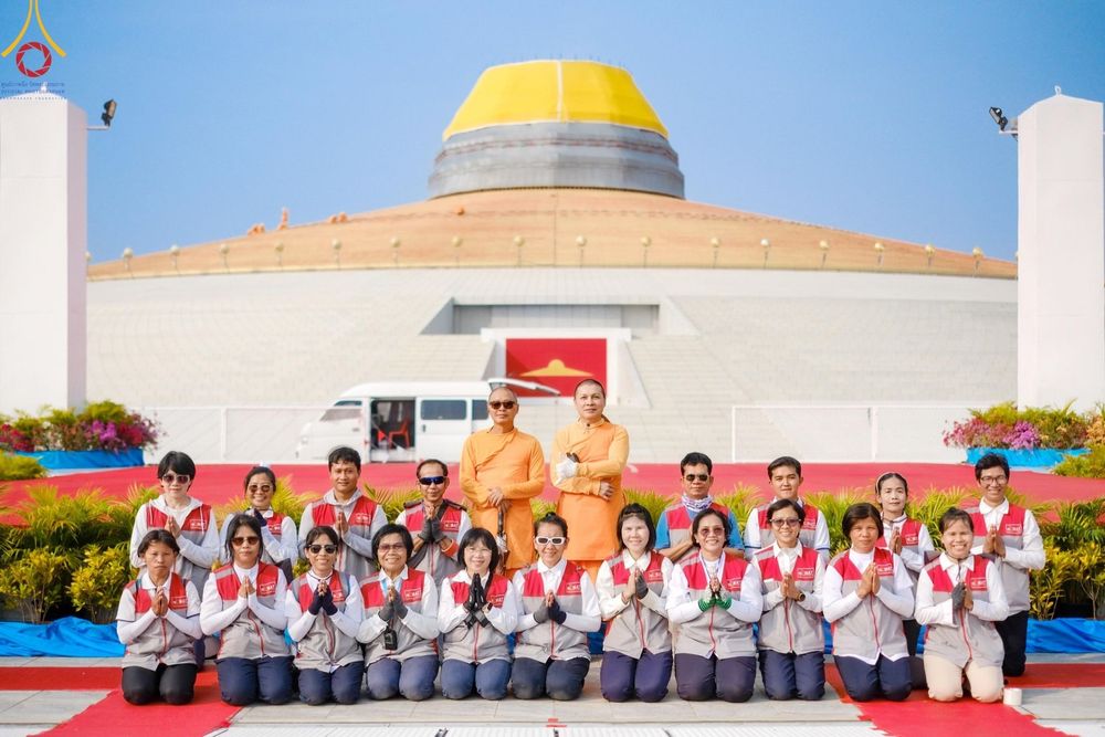 ภาพ No.208051:V.55 สารพัดV สารพัดดี ที่วัดพระธรรมกาย ในโครงการธรรมยาตรา กตัญญูบูชา มหาปูชนียาจารย์ พระมงคลเทพมุนี (สด จนฺทสโร) พระผู้ปราบมาร อนุสรณ์สถาน 7 แห่ง ปีที่ 13 ระหว่างวันที่ 2-31 มกราคม พ.ศ. 2568