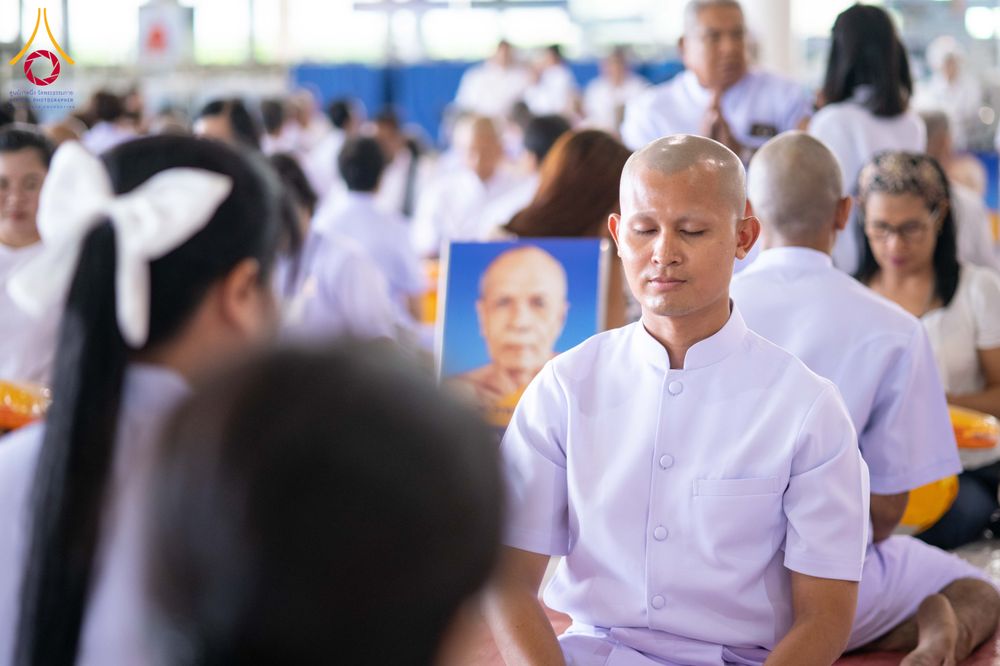 ภาพ No.321285:วันเสาร์ที่ 11 เมษายน พ.ศ.2569 พิธีขอขมาและมอบผ้าไตร โครงการอุปสมบทหมู่ บูชาธรรมหลวงพ่อธัมมชโย พ.ศ.2569 โครงการอุปสมบทหมู่ธรรมทายาท ระดับอุดมศึกษา รุ่น 53 (ภาคฤดูร้อน) ณ วัดพระธรรมกาย ปทุมธานี