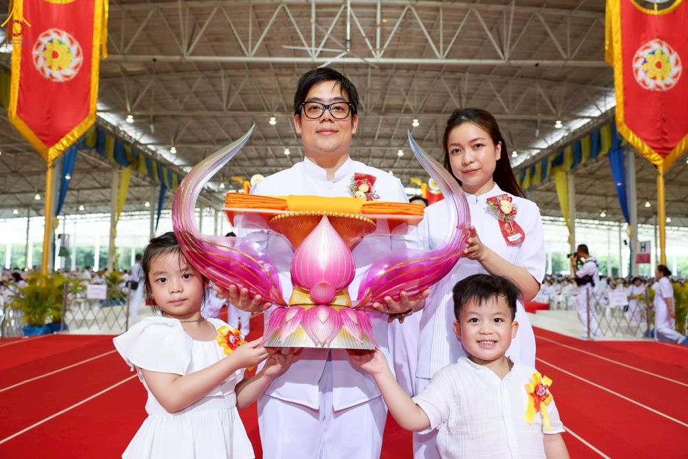 ภาพ No.243896:วันอาทิตย์ที่ 7 กันยายน พ.ศ. 2568 พิธีทอดผ้าป่าสมทบกฐินวัดพระธรรมกาย และสมทบกฐิน 30,000 วัดทั่วไทย ครั้งที่ 2 ณ ห้องแก้วสารพัดนึก 1 วัดพระธรรมกาย