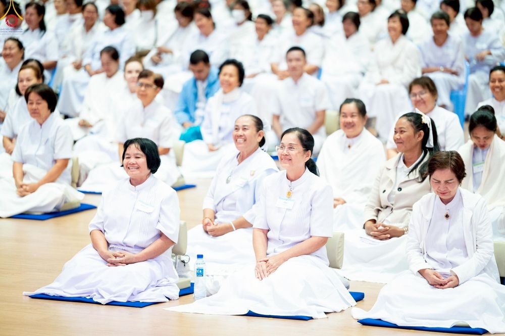 ภาพ No.239865:วันที่ ๒๒ - ๒๔ สิงหาคม พ.ศ. ๒๕๖๘ สัมมนารวมใจผู้นำบุญ บูชาธรรม ๘๑ ปี หลวงพ่อธัมมชโย กฐินสามัคคีทั่วไทย ๓๐,๐๐๐ วัด โครงการอุปสมบทบูชาธรรมมหาปูชนียาจารย์ ๓,๐๐๐ รูป รุ่นที่ ๑