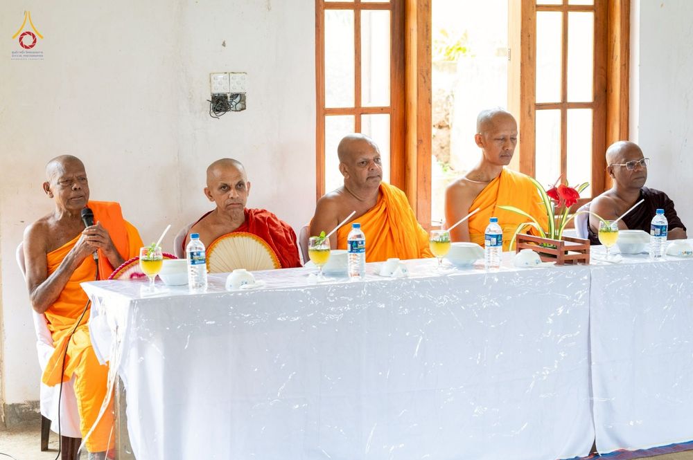 ภาพ No.262968:วันที่ 22 ตุลาคม พ.ศ. 2568 พิธีทอดกฐินสมทบ วัดกัลยาณมิตรต่างประเทศ  บูชาธรรม 81 ปี หลวงพ่อธัมมชโย ณ วัดโกฮอน ราชมหาวิหารายา และวัดศรีสุธรรมมารามายา   เมืองมาตะเล ประเทศศรีลังกา 