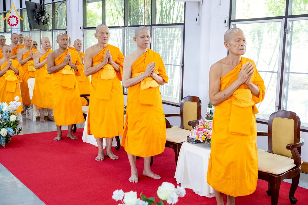 ภาพ No.276658:วันเสาร์ที่ 6 ธันวาคม พ.ศ. 2568 พิธีมุทิตาสักการะ เนื่องในโอกาสที่พระเดชพระคุณพระพรหมดิลก เจ้าอาวาสวัดสามพระยา วรวิหาร เมตตาเป็นประธานในพิธีตั้งฐานานุกรมใน พระราชวิเทศวชิรเวที (บัณฑิต วรปญฺโญ) ผู้ช่วยเจ้าอาวาสวัดพระธรรมกาย (ไวโรจน์ วิโรจโน) ผู้ช่วยเจ้าอา