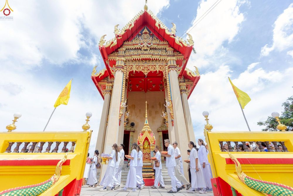 ภาพ No.250938:วันพุธที่ 8 ตุลาคม พ.ศ. 2568 พิธีทอดกฐินสามัคคีทั่วไทย 30,000 วัด โดยคณะศิษยานุศิษย์ บูชาธรรม 81 ปี หลวงพ่อธัมมชโย ณ วัดคลองตันราษฎร์บำรุง อ. บ้านแพ้ว จ. สมุทรสาคร