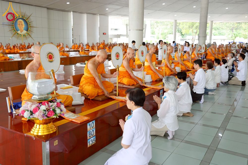 ภาพ No.271080:วันพุธที่ 20 พฤศจิกายน พ.ศ.2568 (วันพระ แรม 15 ค่ำ เดือน 12) พิธีบุพเปตพลี ครั้งที่ 173 ร่วมอุทิศบุญแด่หมู่ญาติที่ล่วงลับไปแล้ว และสืบทอดอายุพระพุทธศาสนา ณ หอฉันคุณยายอาจารย์ฯ วัดพระธรรมกาย