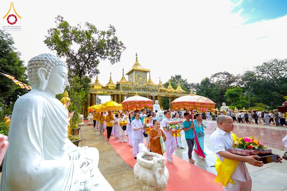 ภาพ No.274081:วันที่ 23 พฤศจิกายน พ.ศ. 2568 ประธานมูลนิธิธรรมกาย ถวายปัจจัยสมทบกฐินแด่ วัดเทียนเวียนเฟื้อกเซิน ศูนย์วิปัสสนาที่มีชื่อเสียง มากกว่า 50 ปีในเวียดนาม