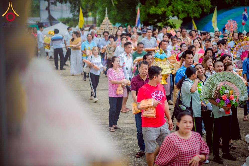 ภาพ No.177186:พิธีทอดกฐิน ณ วัดตรีมิตรประดิษฐาราม ต.รางหวาย อ.พนมทวน จ.กาญจนบุรี ในโครงการทอดกฐินสามัคคีทั่วไทย 30,000 วัด บูชาธรรม 80 ปี หลวงพ่อธัมมชโย โดยคณะศิษยานุศิษย์วัดพระธรรมกาย วันที่ 15 พฤศจิกายน พ.ศ. 2567