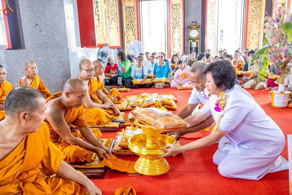 ภาพ No.258750:วันที่ 19 ตุลาคม พ.ศ. 2568 พิธีทอดกฐินสามัคคีทั่วไทย 30,000 วัด โดยคณะศิษยานุศิษย์ บูชาธรรม 81 ปี หลวงพ่อธัมมชโย ณ วัดอินทาราม บ้านโพธิ์ ฉะเชิงเทรา