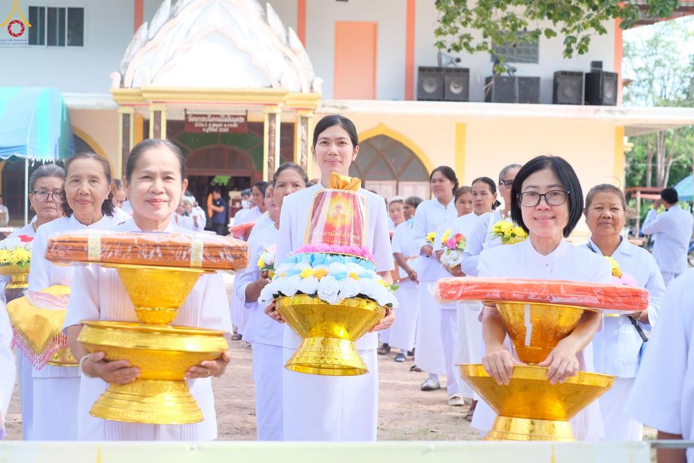 ภาพ No.270465:วันที่ 22 ตุลาคม พ.ศ. 2568 พิธีทอดกฐินสามัคคีทั่วไทย ณ วัดกระโดนไม้แดง ต.ชุมแสง อ.กระสัง จ.บุรีรัมย์ โดยคณะศิษยานุศิษย์ บูชาธรรม 81 ปี หลวงพ่อธัมมชโย