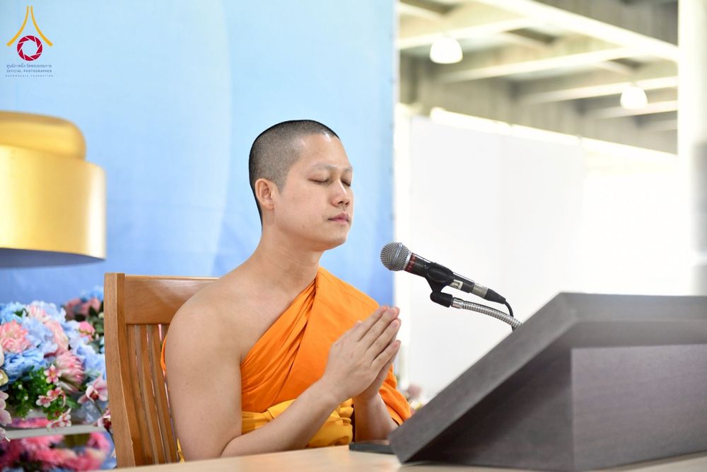 ภาพ No.256636:วันที่ 11 ตุลาคม พ.ศ. 2568 พิธีตักบาตรฉลองพระใหม่  โครงการอุปสมบทบูชาธรรม 141 ปี  พระมงคลเทพมุนี (สด จนฺทโร) ผู้ค้นพบวิชชาธรรมกาย ณ มหาวิหารคด 9 วัดพระธรรมกาย