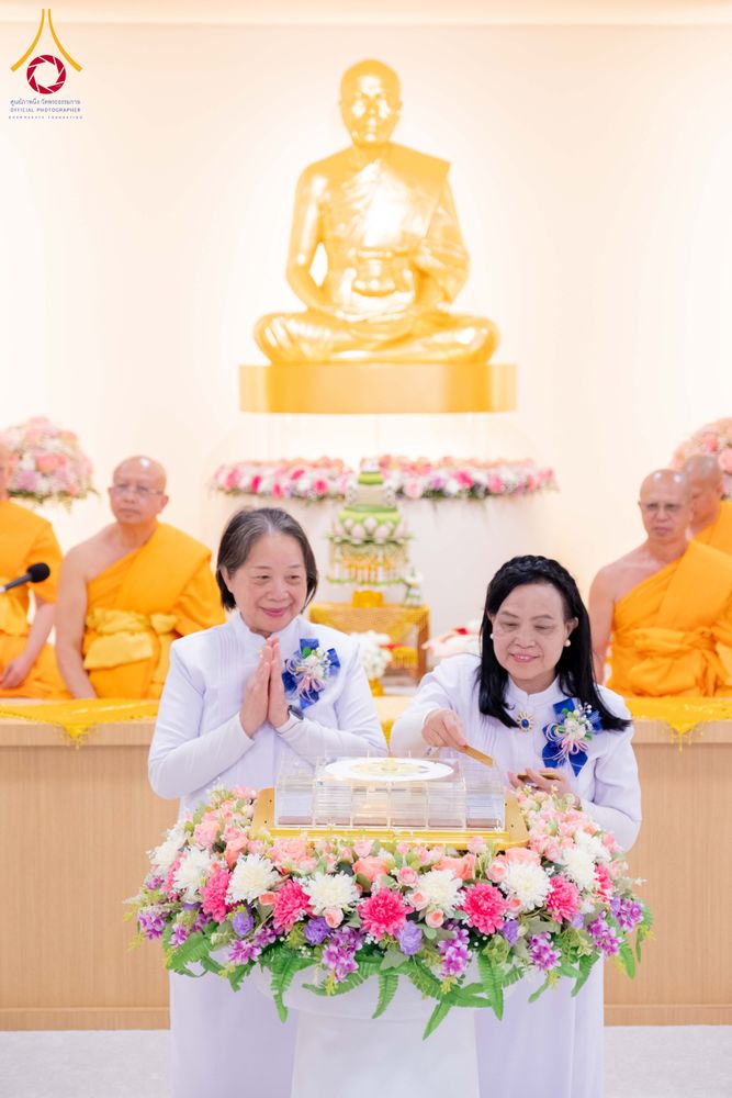 ภาพ No.319167:วันที่ 29 มีนาคม พ.ศ.2569 พิธีอัญเชิญรูปหล่อพระมงคลเทพมุนี (สด จนฺทสโร) ประดิษฐาน ณ ห้องปฏิบัติธรรม “มงคลรัตนโชติ”  วัดพระธรรมกายชิคาโก ประเทศสหรัฐอเมริกา