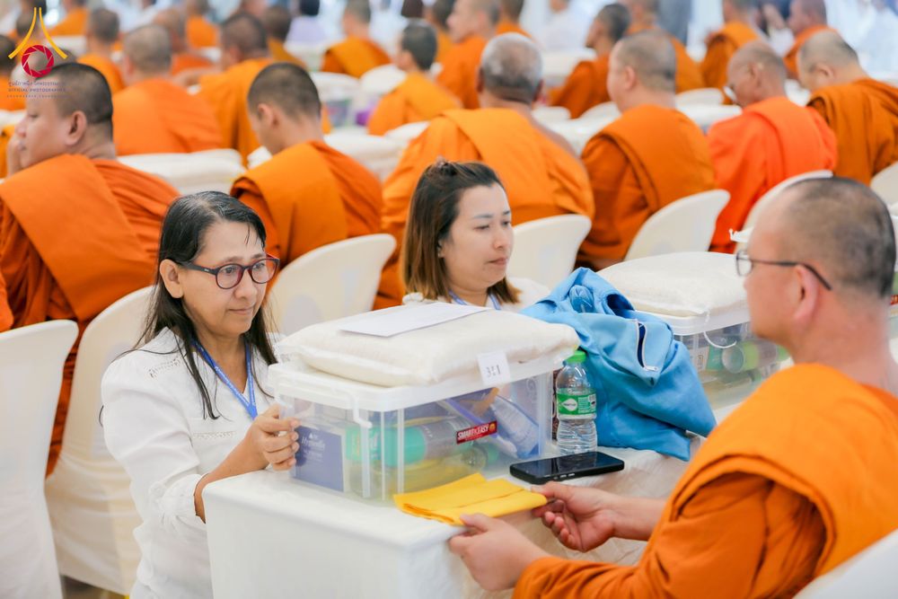 ภาพ No.313778:วันเสาร์ที่ 14 มีนาคม พ.ศ. 2569 พิธีตักบาตรแด่คณะสงฆ์ 323 วัด 4 จังหวัดชายแดนภาคใต้ พิธีถวายสังฆทานแด่คณะสงฆ์ 323 วัด ปีที่ 22 ครั้งที่ 183 พิธีมอบกองทุนหนุนแรงใจช่วยครูใต้ ปีที่ 19 ครั้งที่ 146 และพิธีทำบุญอุทิศส่วนกุศลให้ผู้วายชนม์ ณ ศูนย์ปฏิบัติธรรมภา