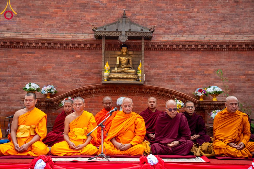 ภาพ No.313409:วันพฤหัสบดีที่ 12 มีนาคม พ.ศ. 2569 พิธีมอบบาตรและผ้าไตรในโครงการบรรพชาสามเณร 500 รูป  ณ นาคบาฮาล (Nagbahal) ประเทศเนปาล