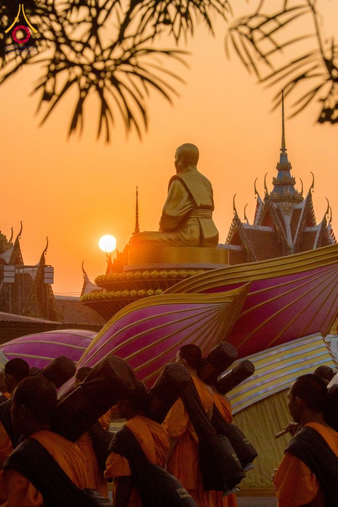 ภาพ No.297338:วันที่ 15 มกราคม พ.ศ.2569 พระธรรมยาตราปฏิบัติธรรมและถ่ายภาพหมู่ประวัติศาสตร์ อนุสรณ์สถานลำดับที่ 4 สถานที่เกิดด้วยกายธรรม  ณ วัดโบสถ์บน ต.บางคูเวียง จ.นนทบุรี ในโครงการธรรมยาตรา กตัญญูบูชา มหาปูชนียาจารย์ พระมงคลเทพมุนี(สด จนฺทสโร) พระผู้ปราบมาร อนุสรณ์ส