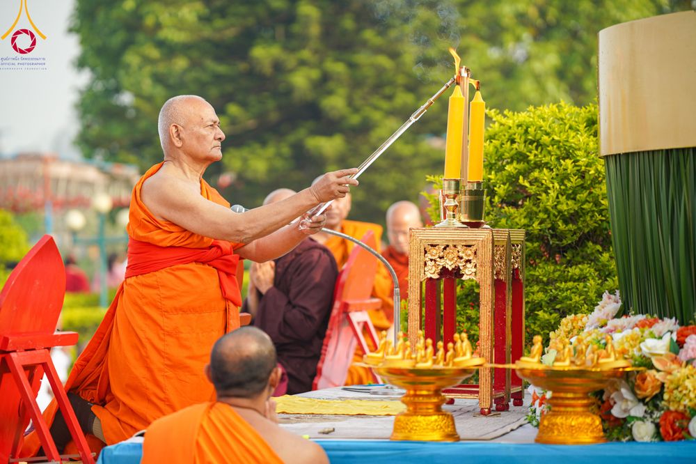 ภาพ No.314090:วันจันทร์ที่ 16 มีนาคม พ.ศ. 2569 พิธีเวียนเทียนประทักษิณ และพิธีบรรพชาสามเณร 500 รูป ณ วิหารมายาเทวี ประเทศเนปาล