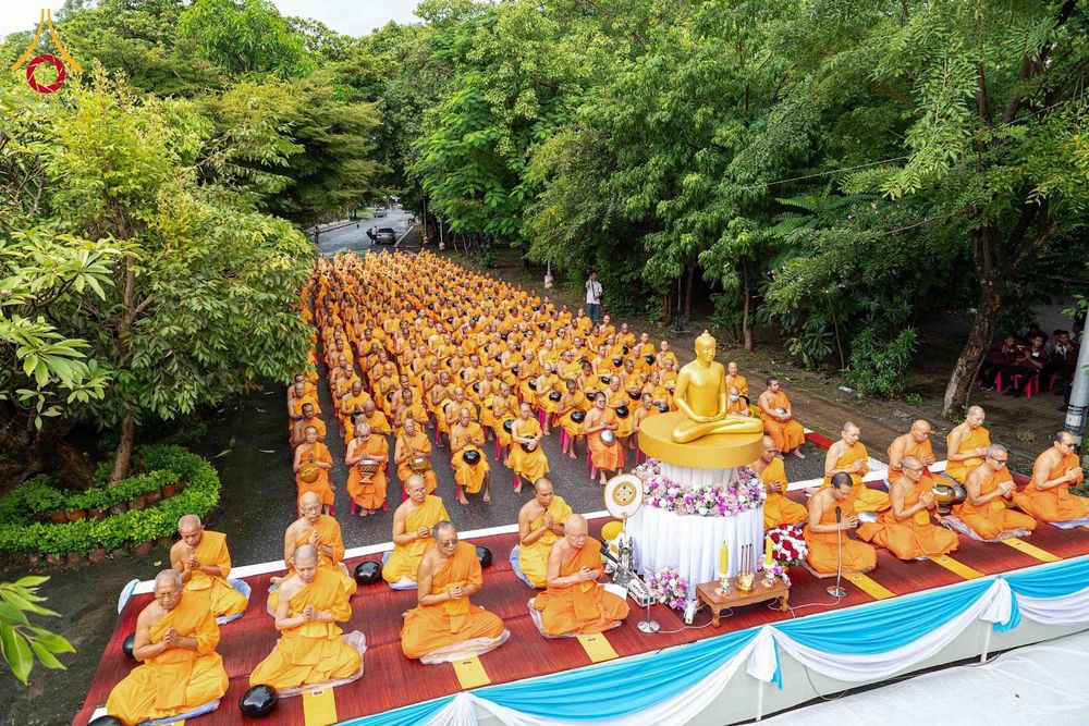ภาพ No.351418:วันที่ 22 กันยายน พ.ศ. 2569  พิธีตักบาตรสามเณรธรรมทายาท โครงการบรรพชาพัฒนาคุณธรรม จริยธรรม  สำหรับนักเรียนนายสิบตำรวจ (นสต.) รุ่นที่ 16 ศูนย์ฝึกอบรมตำรวจภูธรภาค 1  ณ วัดพระพุทธบาทราชวรมหาวิหาร
