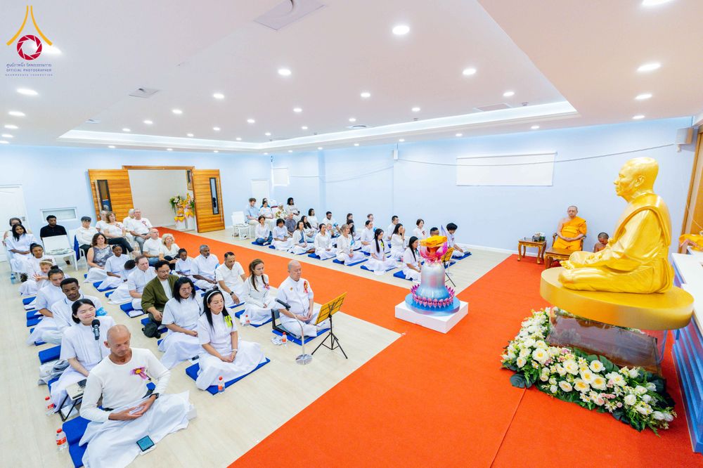 ภาพ No.313240:วันอาทิตย์ที่ 8 มีนาคม พ.ศ. 2569 พิธีสมโภชรูปเหมือนพระมงคลเทพมุนี (สด จนฺทสโร) และพิธีทอดผ้าป่าสามัคคีเพื่อสร้างวิหารพระมงคลเทพมุนี ณ วัดพุทธเคปทาวน์ ประเทศแอฟริกาใต้