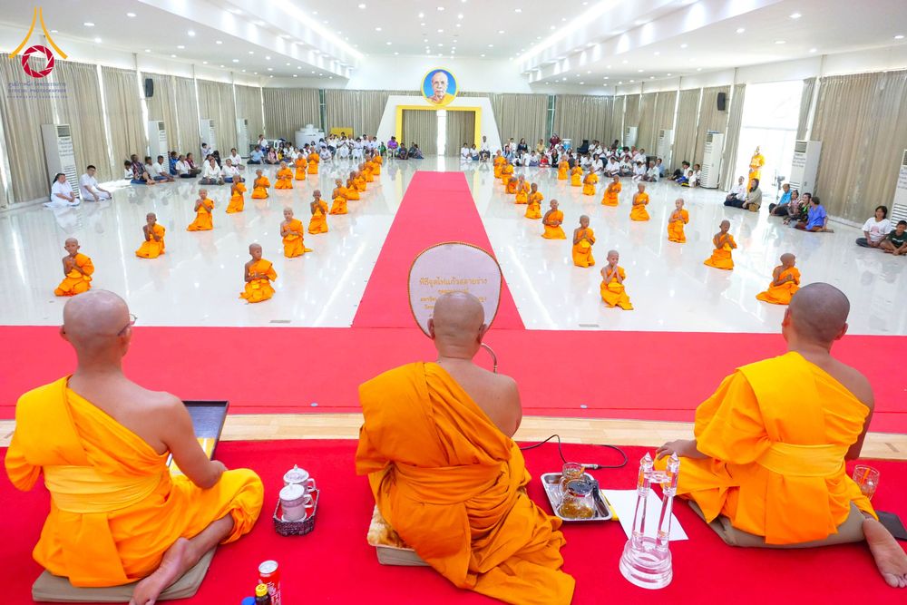 ภาพ No.319897:วันเสาร์ที่ 4 เมษายน พ.ศ.2569 พิธีตัดปอยผมและปลงผม พิธีขอขมาผู้ปกครองและมอบผ้าไตร พิธีบรรพชาและถวายบาตร ณ ศูนย์ปฏิบัติธรรมและศูนย์อบรมเยาวชนเพชรบุรี  ต.ท่าแลง อ.ท่ายาง จ.เพชรบุรี