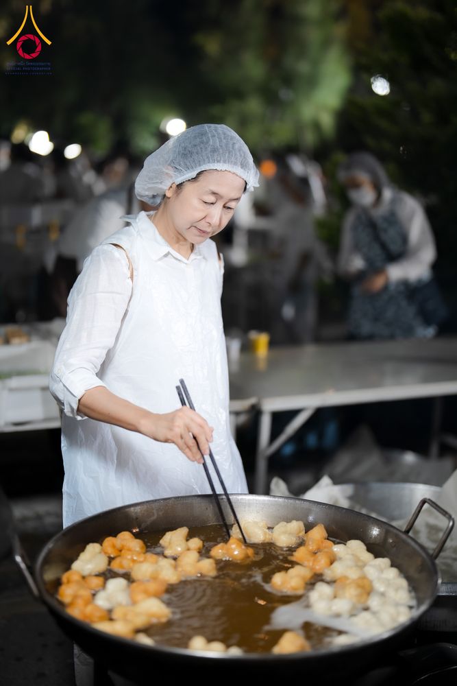 ภาพ No.288222:วันที่ 5 มกราคม พ.ศ. 2569 พิธีถวายภัตตาหารเป็นสังฆทาน แด่พระธรรมยาตรา ในโครงการธรรมยาตรา กตัญญูบูชา มหาปูชนียาจารย์ พระมงคลเทพมุนี(สด จนฺทสโร) พระผู้ปราบมาร อนุสรณ์สถาน 7 แห่ง ปีที่ 14 ณ อนุสรณ์สถานมหาวิหารพระมงคลเทพมุนี (โลตัสแลนด์) อ.สองพี่น้อง จ.สุพรร