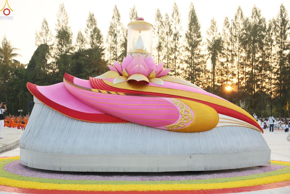 ภาพ No.292349:วันที่ 11 มกราคม พ.ศ. 2569 พิธีตักบาตรพระธรรมยาตรา ณ อนุสรณ์สถานคลองบางนางแท่น อ.สามพราน จ.นครปฐม ในโครงการธรรมยาตรา กตัญญูบูชา มหาปูชนียาจารย์ พระมงคลเทพมุนี(สด จนฺทสโร) พระผู้ปราบมาร อนุสรณ์สถาน 7 แห่ง ปีที่ 14