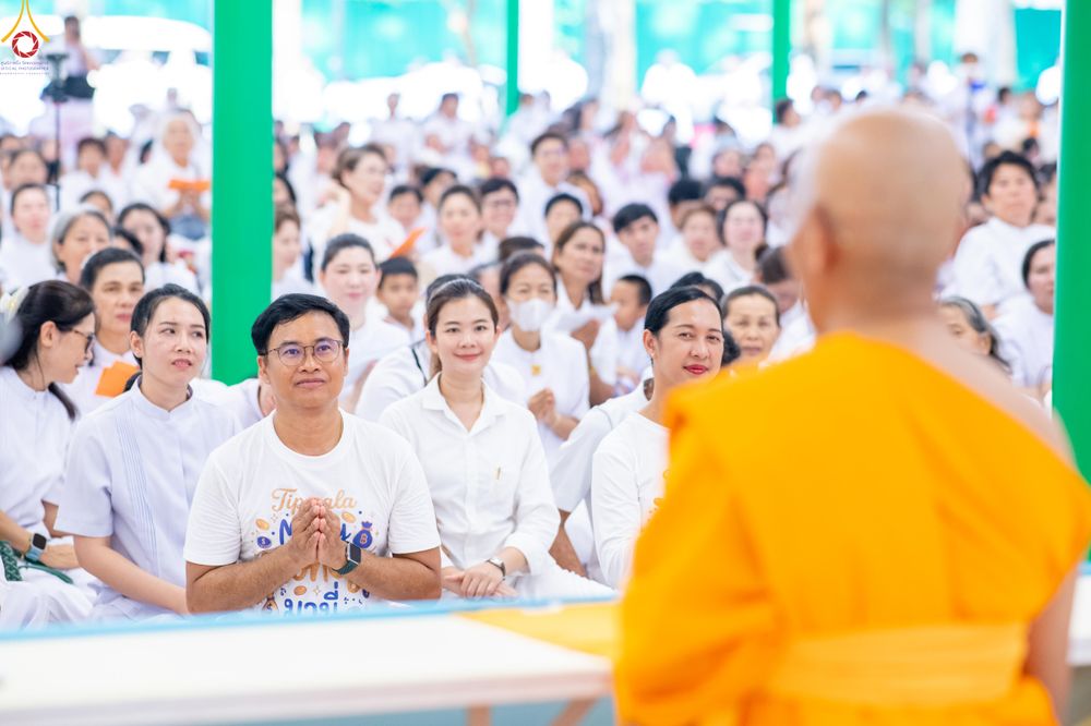 ภาพ No.330893:วันวิสาขบูชา อาทิตย์ที่ 31 พฤษภาคม พ.ศ.2569 พิธีบรรพชาสามเณรอุบาสก 11 ท่าน , พิธีถวายบาตรผ้าไตร และจตุปัจจัยไทยธรรม แด่สามเณร , พิธีอุปสมบทอุทิศชีวิต , พิธีกล่าวคำกัปปิยภัณฑ์  ณ อุโบสถพระไตรปิฎก วัดพระธรรมกาย จังหวัดปทุมธานี