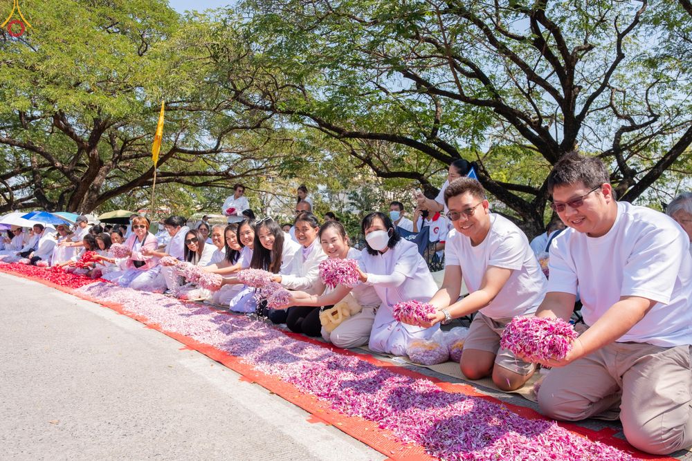 ภาพ No.304099:วันที่ 25 มกราคม พ.ศ. 2569 พิธีต้อนรับพระธรรมยาตรา  รร.สามัคคีราษฏร์บำรุง-วัดพระธรรมกาย ในโครงการธรรมยาตรา กตัญญูบูชา มหาปูชนียาจารย์ พระมงคลเทพมุนี(สด จนฺทสโร) พระผู้ปราบมาร อนุสรณ์สถาน 7 แห่ง ปีที่ 14