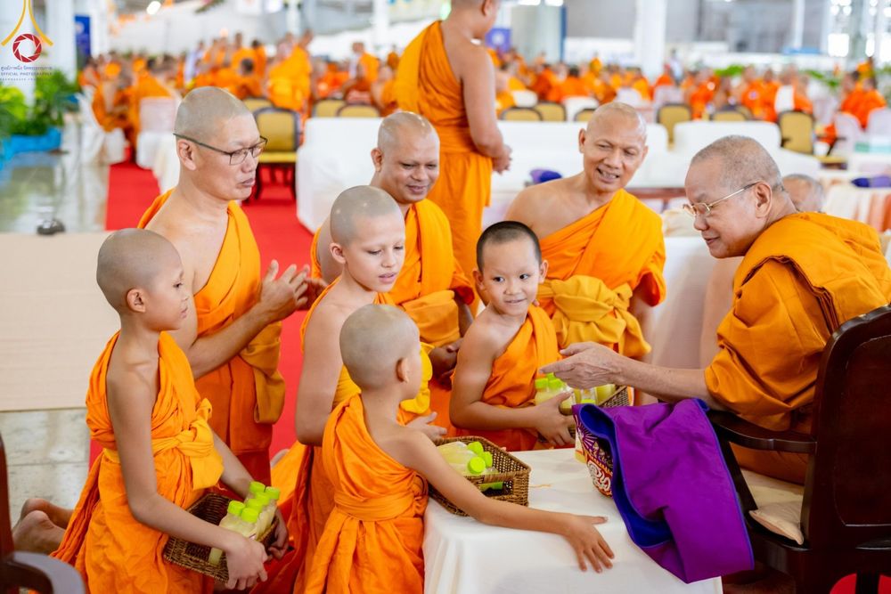 ภาพ No.146832:การต้อนรับพระสังฆาธิการ 2,000 กว่าวัดทั่วประเทศ และพิธีบูชาข้าวพระ เนื่องในวันสมาธิโลก วันอาทิตย์ที่ 4 สิงหาคม พ.ศ. 2567 ณ สภาธรรมกายสากล วัดพระธรรมกาย