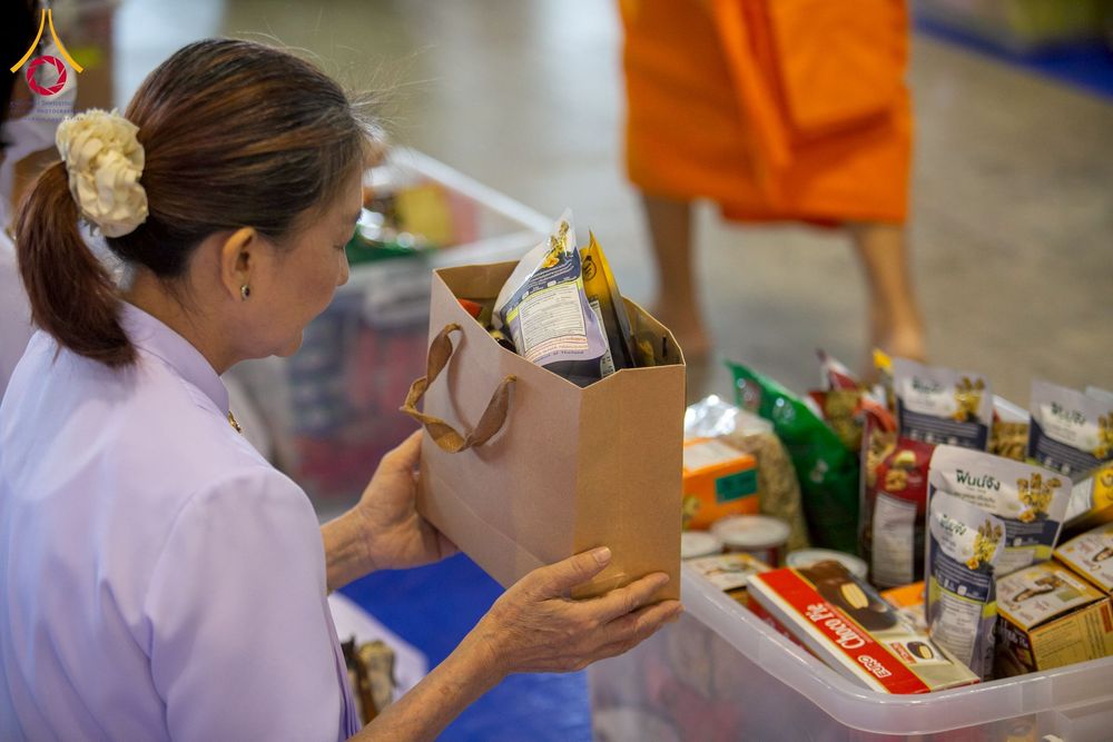 ภาพ No.256820:วันที่ 5 ตุลาคม พ.ศ. 2568 พิธีตักบาตร ข้าวสารอาหารแห้ง ณ บ้านแก้วเรือนทองคุณยายฯ สภาธรรมกายสากล วัดพระธรรมกาย