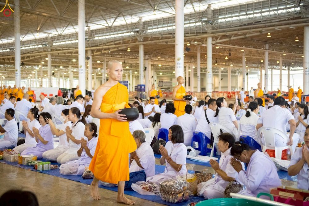 ภาพ No.263924:วันอาทิตย์ที่ 2 พฤศจิกายน พ.ศ. 2568 พิธีตักบาตรอาทิตย์ต้นเดือน ณ บ้านแก้วเรือนทองคุณยายฯ วัดพระธรรมกาย