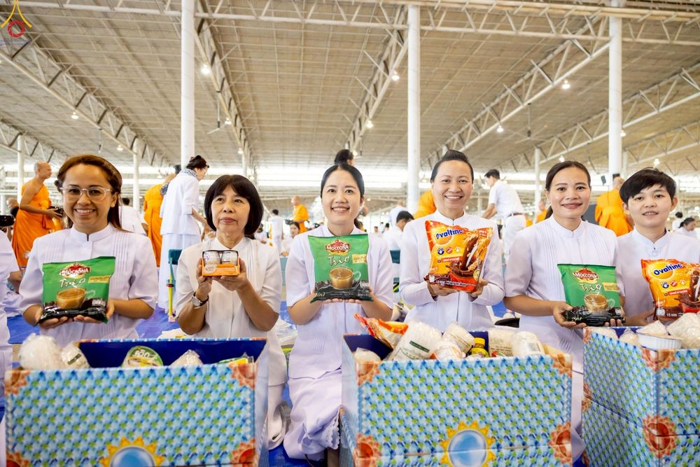 ภาพ No.240448:วันพุธที่ 27 สิงหาคม พ.ศ. 2568 พิธีตักบาตร ในวันธรรมชัย ณ วัดพระธรรมกาย จ.ปทุมธานี