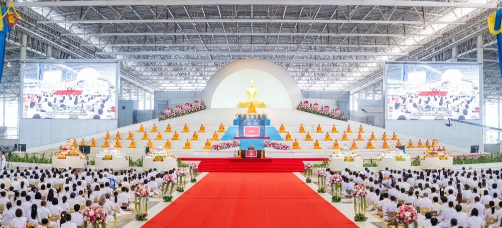ภาพ No.86889:พิธีตักบาตร , พิธีบูชาข้าวพระ , พิธีจุดเทียนใจ ไฟนิรันดร์ อนันตชัย ในวันอาทิตย์ต้นเดือน 3 กันยายน พ.ศ. 2566 ณ วัดพระธรรมกาย
