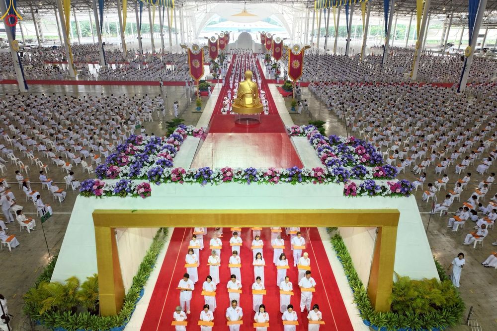 ภาพ No.251608:วันที่ 10 ตุลาคม พ.ศ. 2568 พิธีทอดผ้าป่าสมทบกฐินวัดพระธรรมกาย และสมทบกฐิน 30,000 กว่าวัดทั่วประเทศ ครั้งที่ 3 ณ สภาธรรมกายสากล วัดพระธรรมกาย