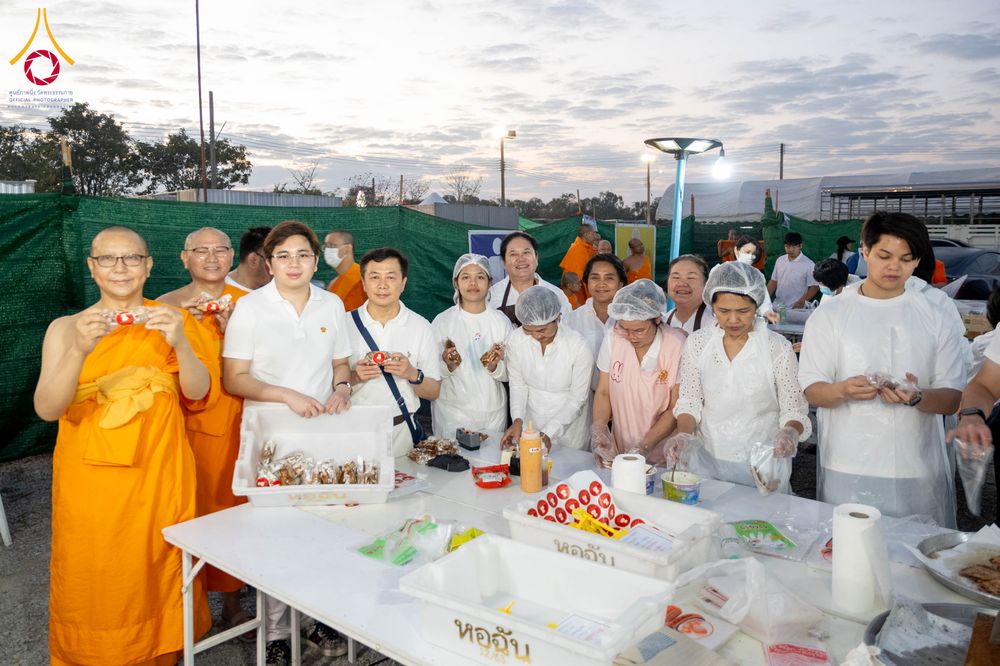 ภาพ No.301761:วันที่ 24 มกราคม พ.ศ. 2569 พิธีถวายภัตตาหารเป็นสังฆทาน แด่พระธรรมยาตรา ณ อนุสรณ์สถานบางปลา วัดบางปลา อำเภอบางเลน จังหวัดนครปฐม ในโครงการธรรมยาตรา กตัญญูบูชา มหาปูชนียาจารย์ พระมงคลเทพมุนี(สด จนฺทสโร) พระผู้ปราบมาร อนุสรณ์สถาน 7 แห่ง ปีที่ 14