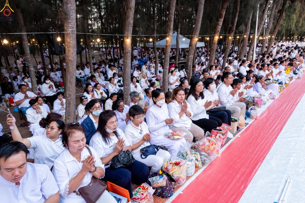 ภาพ No.289244:วันที่ 7 มกราคม พ.ศ. 2569 พิธีตักบาตรพระธรรมยาตรา ณ อนุสรณ์สถานลำดับที่ 1 สถานที่เกิดด้วยรูปกายเนื้อ อนุสรณ์สถานมหาวิหารพระมงคลเทพมุนี (โลตัสแลนด์) อ.สองพี่น้อง จ.สุพรรณบุรี ในโครงการธรรมยาตรา กตัญญูบูชา มหาปูชนียาจารย์ พระมงคลเทพมุนี(สด จนฺทสโร) พระผู้ป