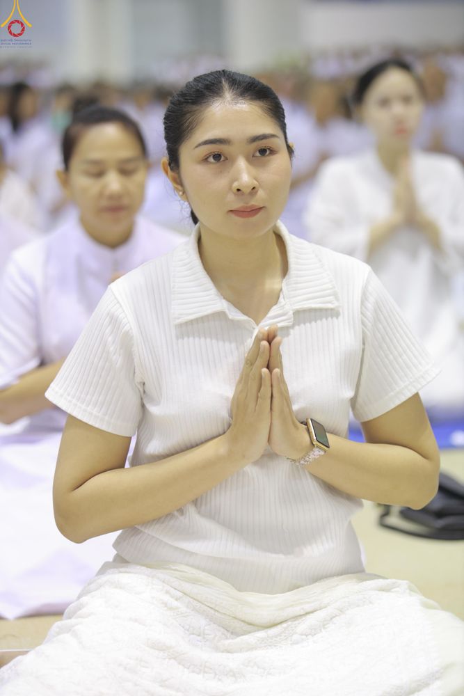 ภาพ No.311445:วันอาทิตย์ต้นเดือนที่ 1 มีนาคม พ.ศ.2569 พิธีตักบาตร และ พิธีบูชาข้าวพระ ณ สภาธรรมกายสากล วัดพระธรรมกาย