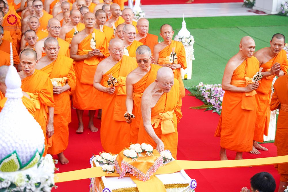 ภาพ No.316643:วันอาทิตย์ที่ 29 มีนาคม พ.ศ. 2569 พิธีทอดผ้าบังสุกุลและพิธีชำระร่าง โยมพ่อณรงค์ จินตมากุล  สิริอายุ 99 ปี 11 เดือน โยมบิดา พระครูปลัดรัตนวีรวัฒน์ (รังสฤษดิ์ อิทฺธิจินตโก) ที่ปรึกษาเจ้าคณะจังหวัดปทุมธานี เจ้าอาวาสวัดพระธรรมกาย  ณ ฌาปนสถานชั่วคราว ทางเข้า 