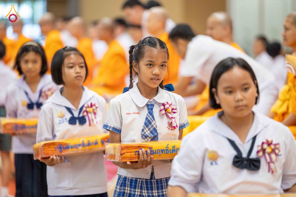 ภาพ No.348570:วันที่ 12 กันยายน พ.ศ. 2569 การอบรมเชิงปฏิบัติการจัดกิจกรรมทอดกฐินสัมฤทธิ์ พิธีมอบผ้าไตรประธานกฐินเด็กดี V-Star ประจำปีพุทธศักราช 2569 ณ สภาธรรมกายสากล วัดพระธรรมกาย