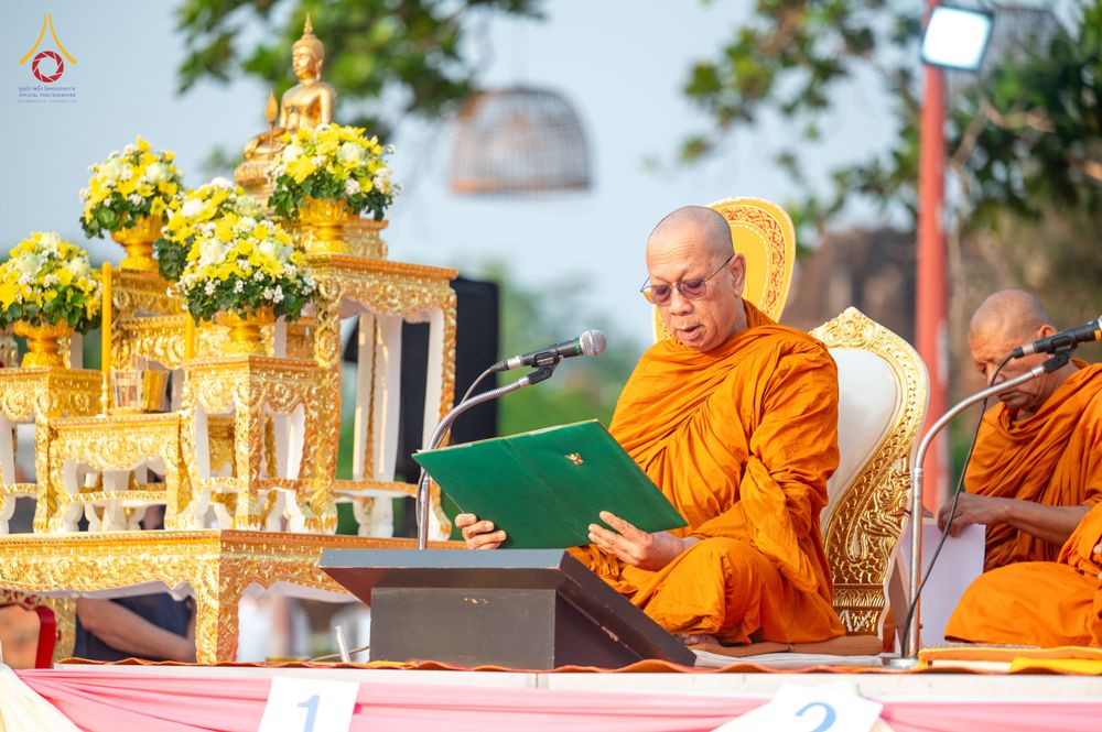 ภาพ No.318057:วันเสาร์ที่ 4 เมษายน พ.ศ. 2569 งานทำบุญเมืองใจกลางอยุธยา  ตักบาตรพระ 1,109 รูป ณ ถนนชีกุน หน้าวัดมหาธาตุ และวัดราชบูรณะ